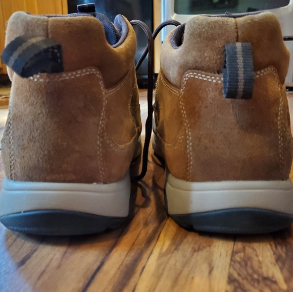 Dunham 8000 Waterproof Mid Boot - Picture 4 of 11